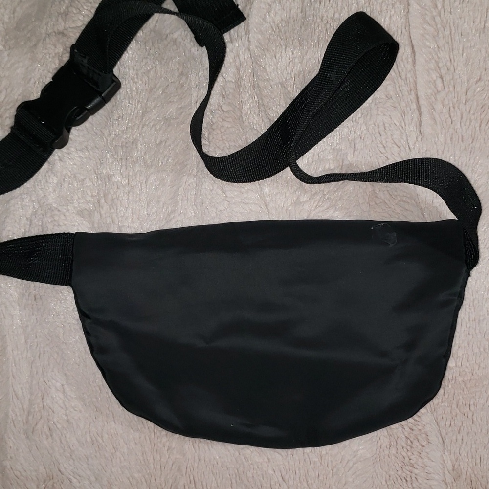 Kedzie Black Nylon Waist Bag/ Fanny Pack- Used Once - Picture 3 of 6